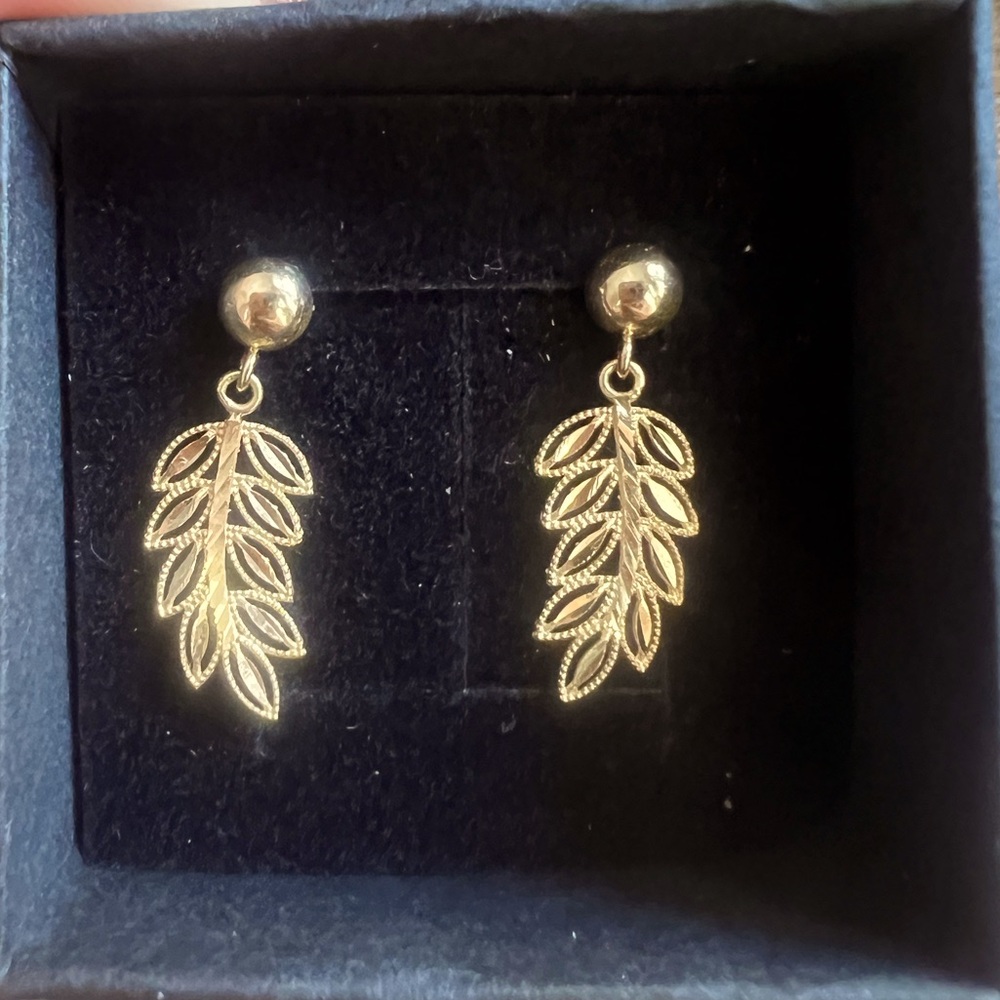 Leaf Dangling earrings 18k solid gold